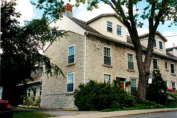32 Simcoe Street